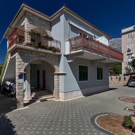 Apartments Carmen Макарска Екстериор снимка