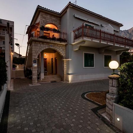 Apartments Carmen Макарска Екстериор снимка