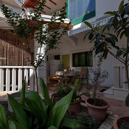 Apartments Carmen Макарска Екстериор снимка
