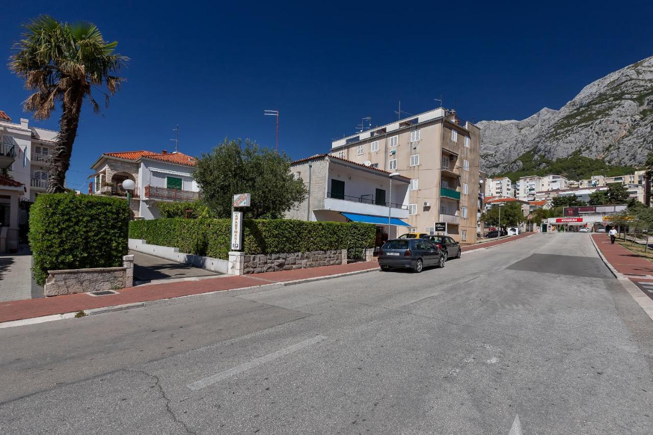 Apartments Carmen Макарска Екстериор снимка