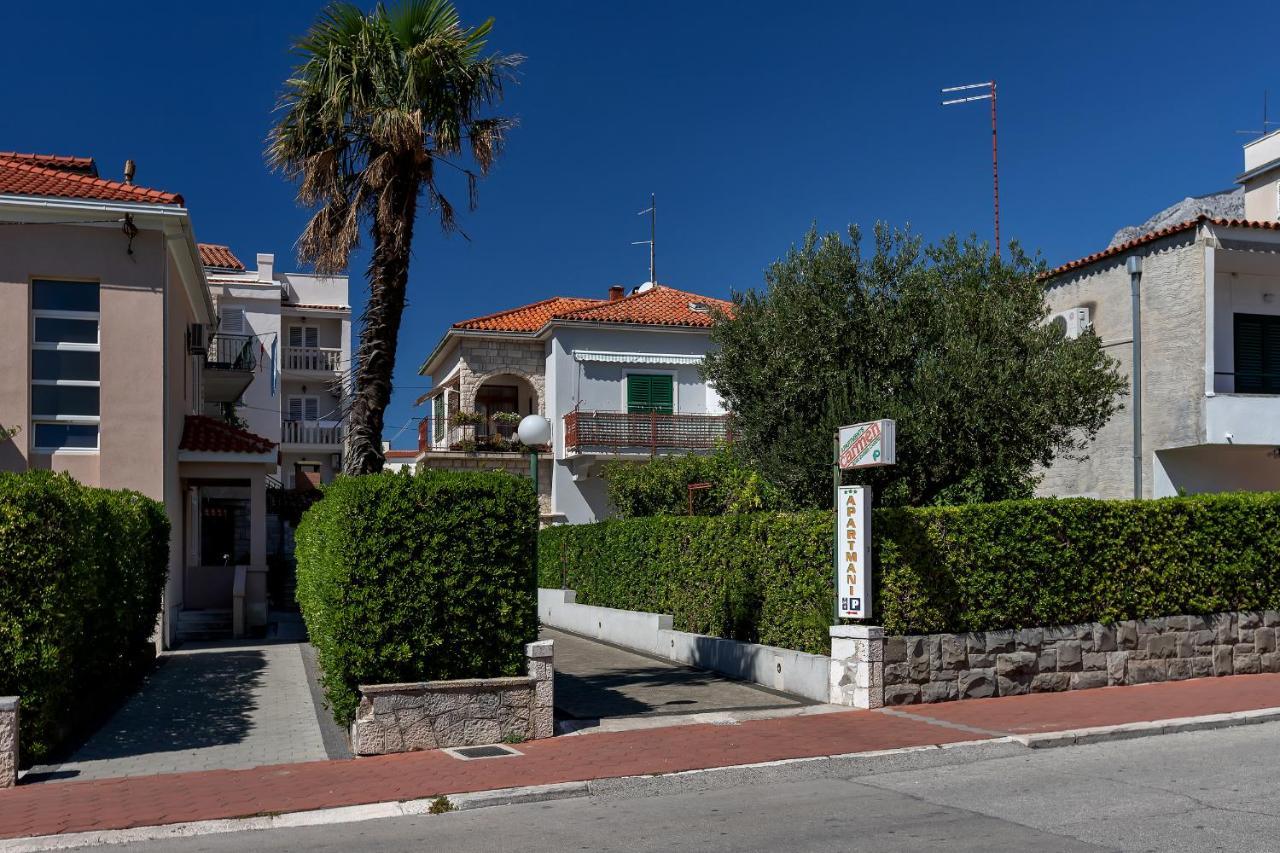Apartments Carmen Макарска Екстериор снимка