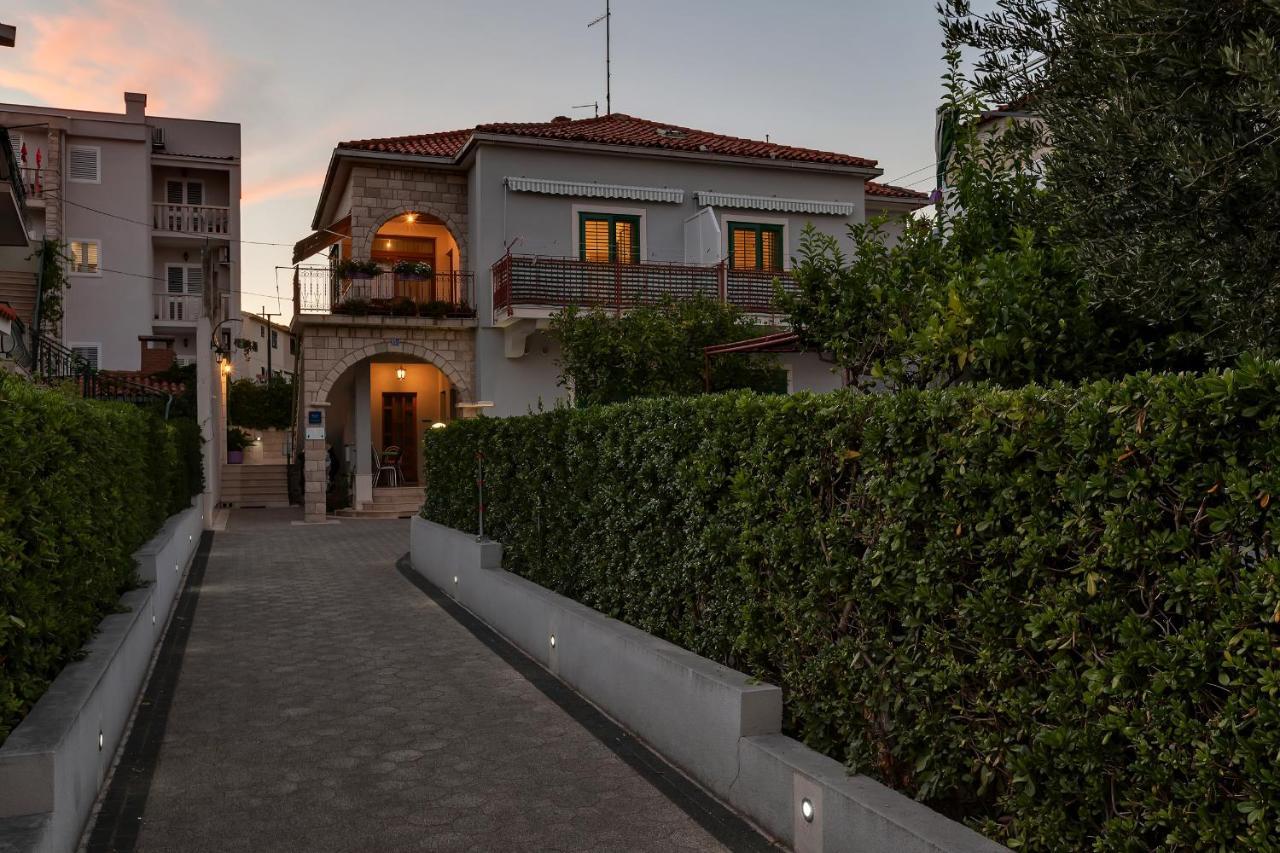 Apartments Carmen Макарска Екстериор снимка