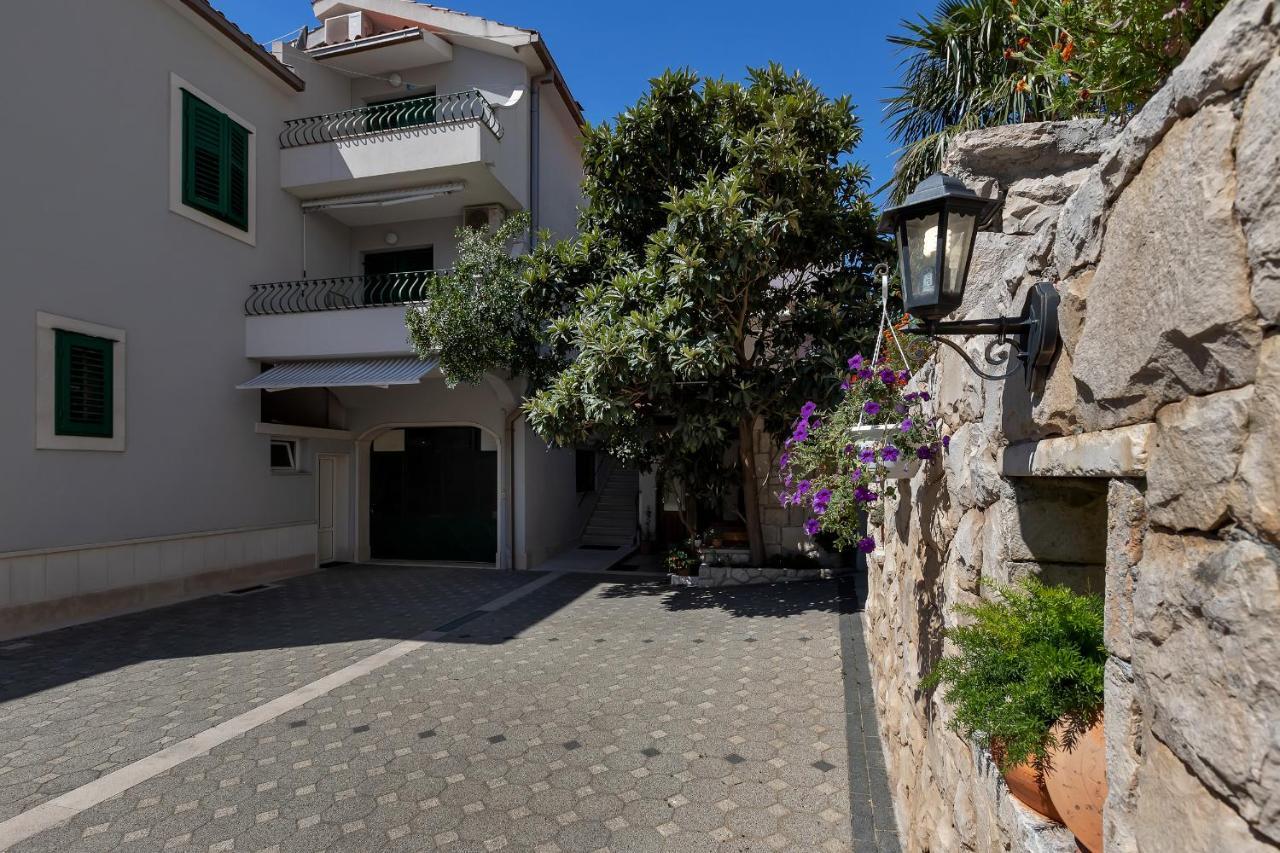 Apartments Carmen Макарска Екстериор снимка
