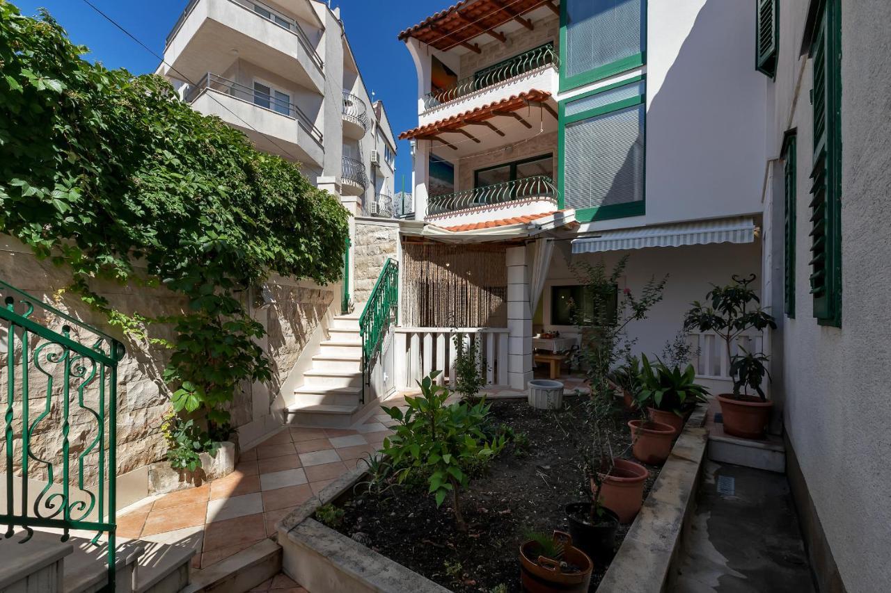 Apartments Carmen Макарска Екстериор снимка