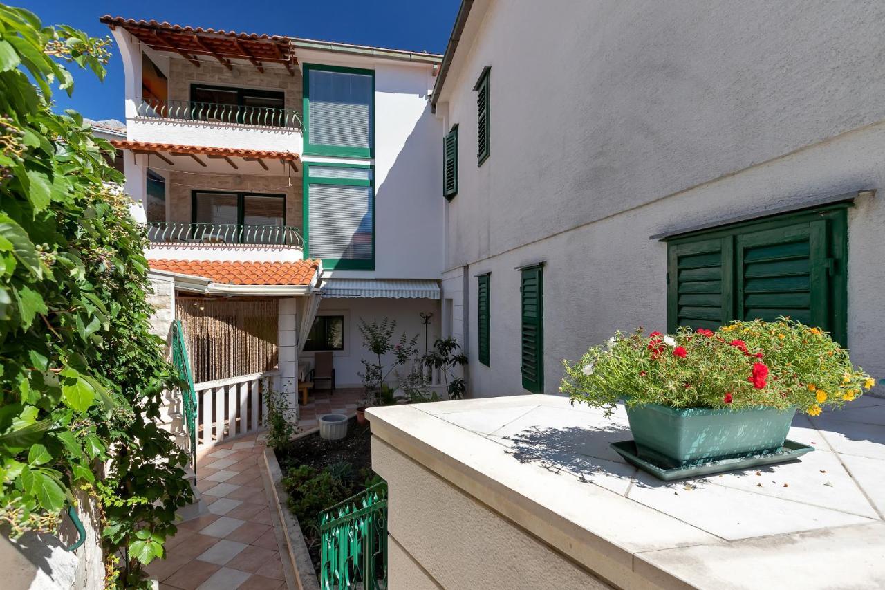 Apartments Carmen Макарска Екстериор снимка