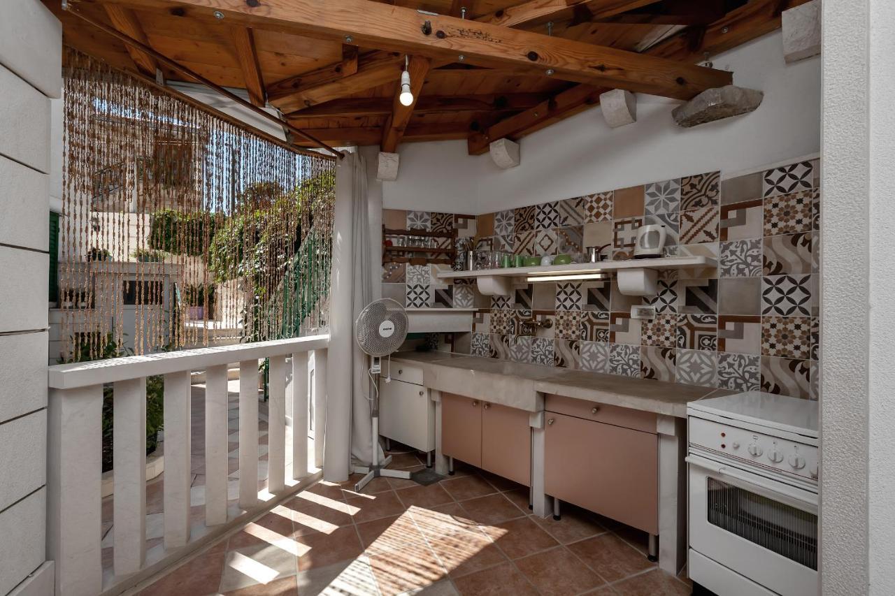 Apartments Carmen Макарска Екстериор снимка
