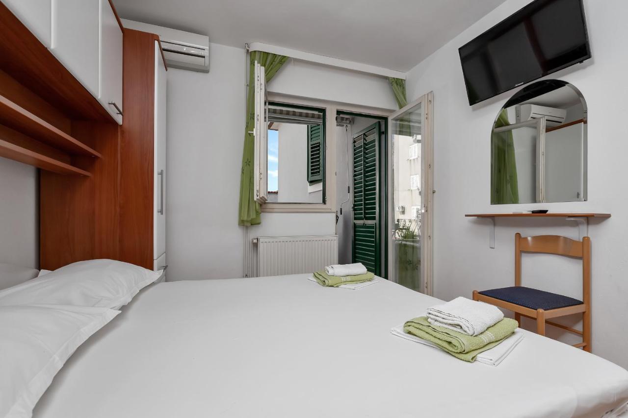 Apartments Carmen Макарска Екстериор снимка