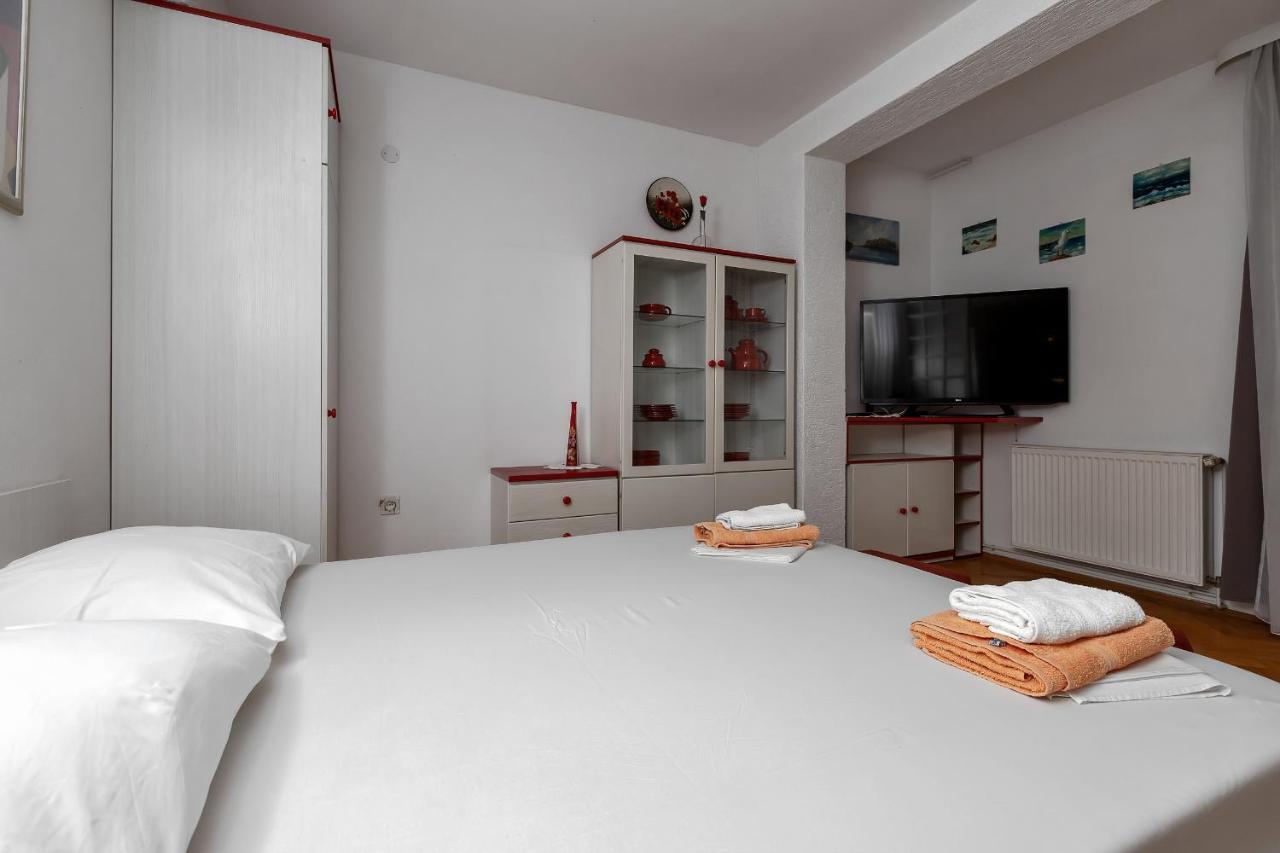 Apartments Carmen Макарска Екстериор снимка
