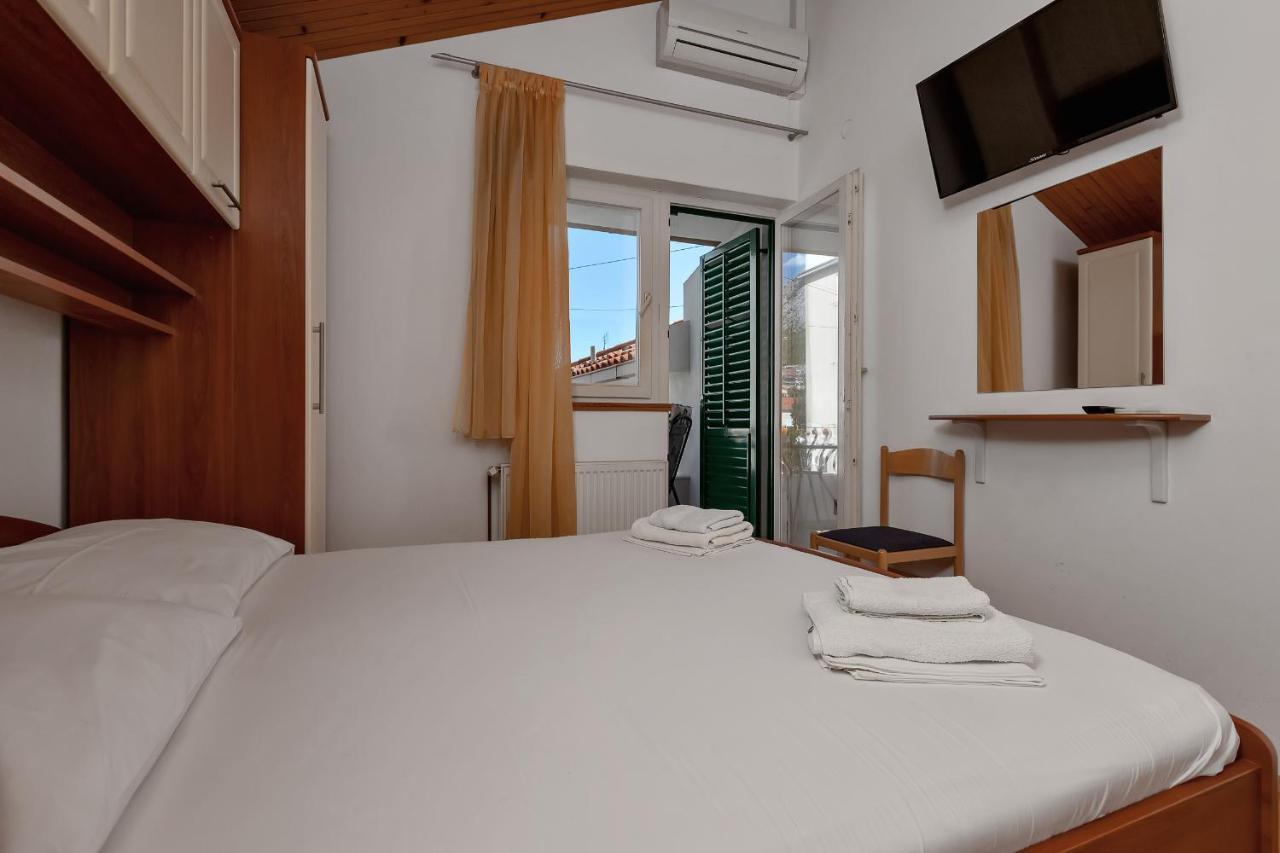 Apartments Carmen Макарска Екстериор снимка