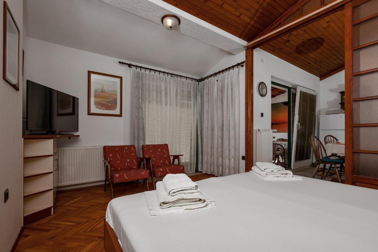 Apartments Carmen Макарска Екстериор снимка