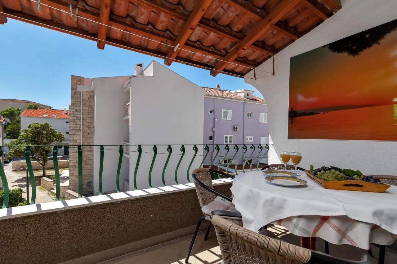 Apartments Carmen Макарска Екстериор снимка