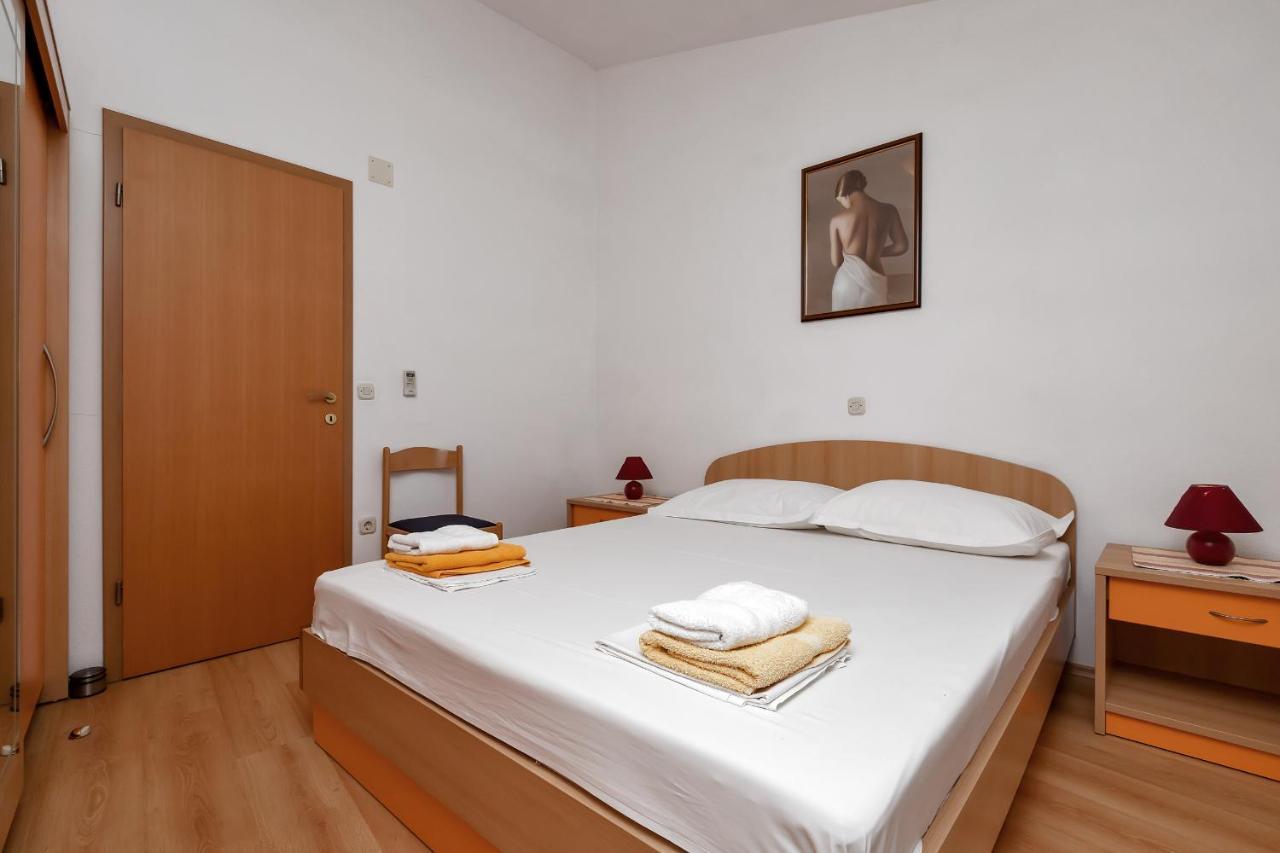 Apartments Carmen Макарска Екстериор снимка