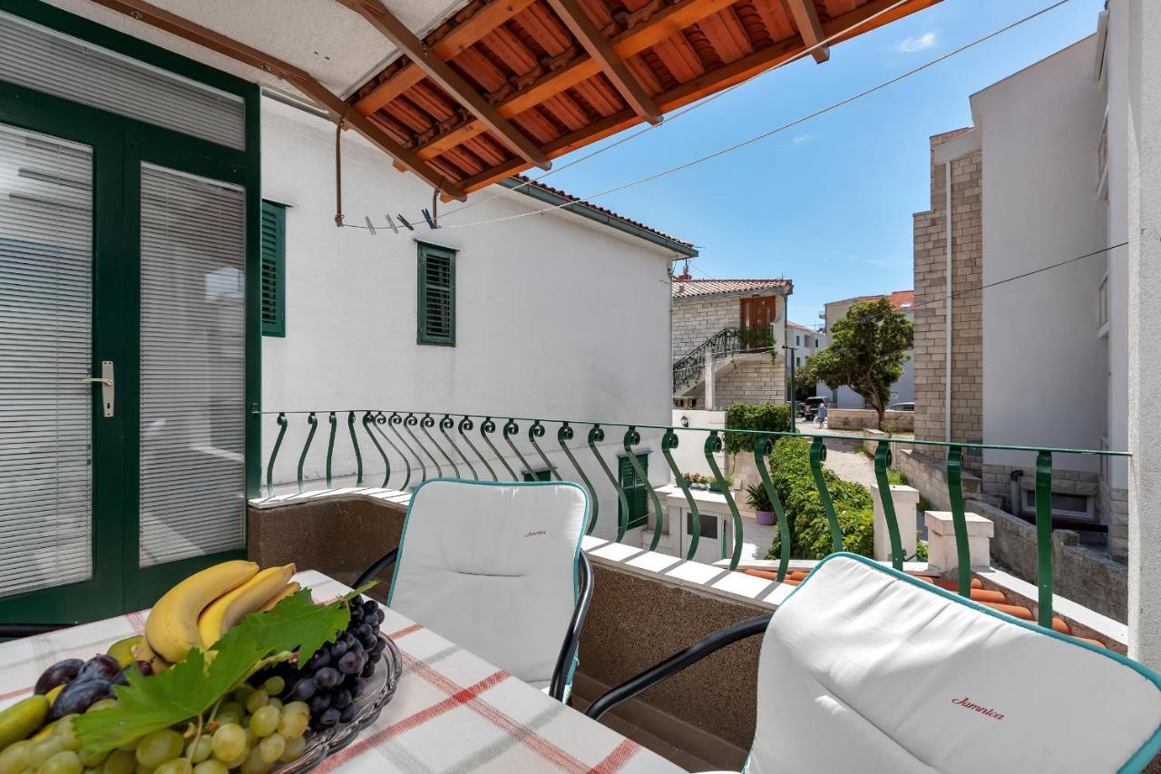 Apartments Carmen Макарска Екстериор снимка