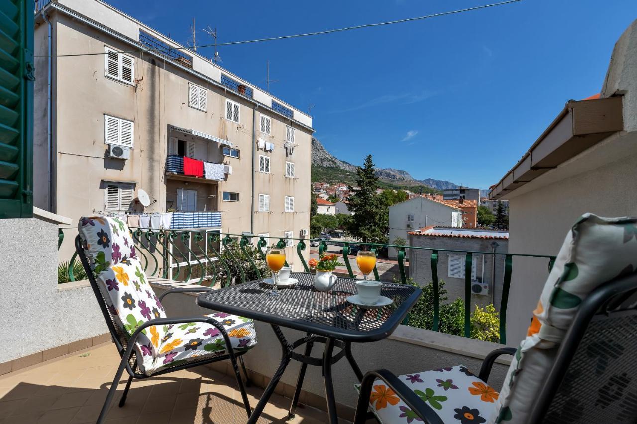 Apartments Carmen Макарска Екстериор снимка