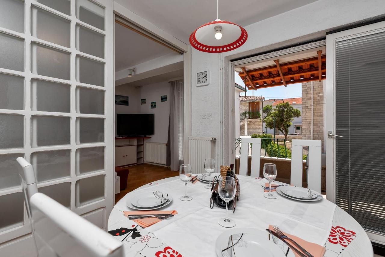 Apartments Carmen Макарска Екстериор снимка