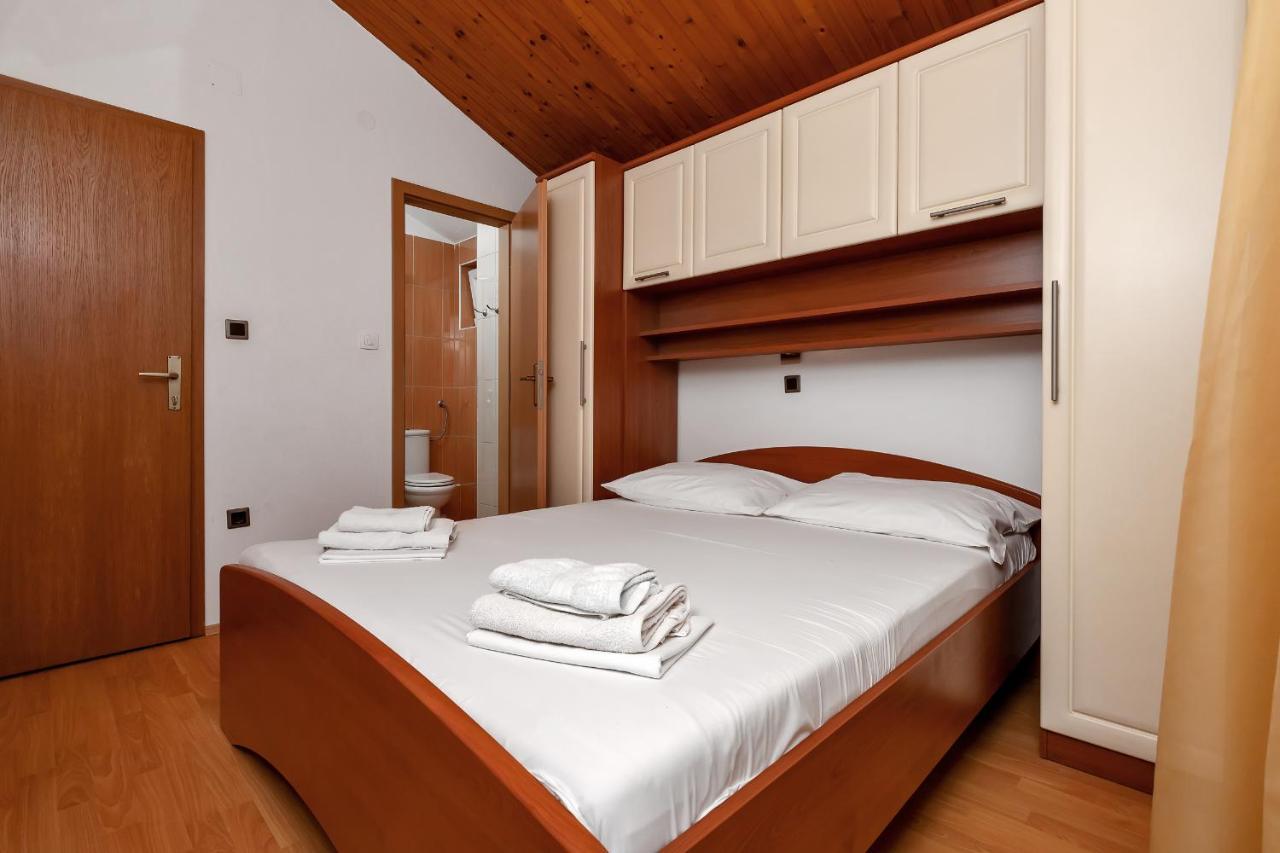 Apartments Carmen Макарска Екстериор снимка