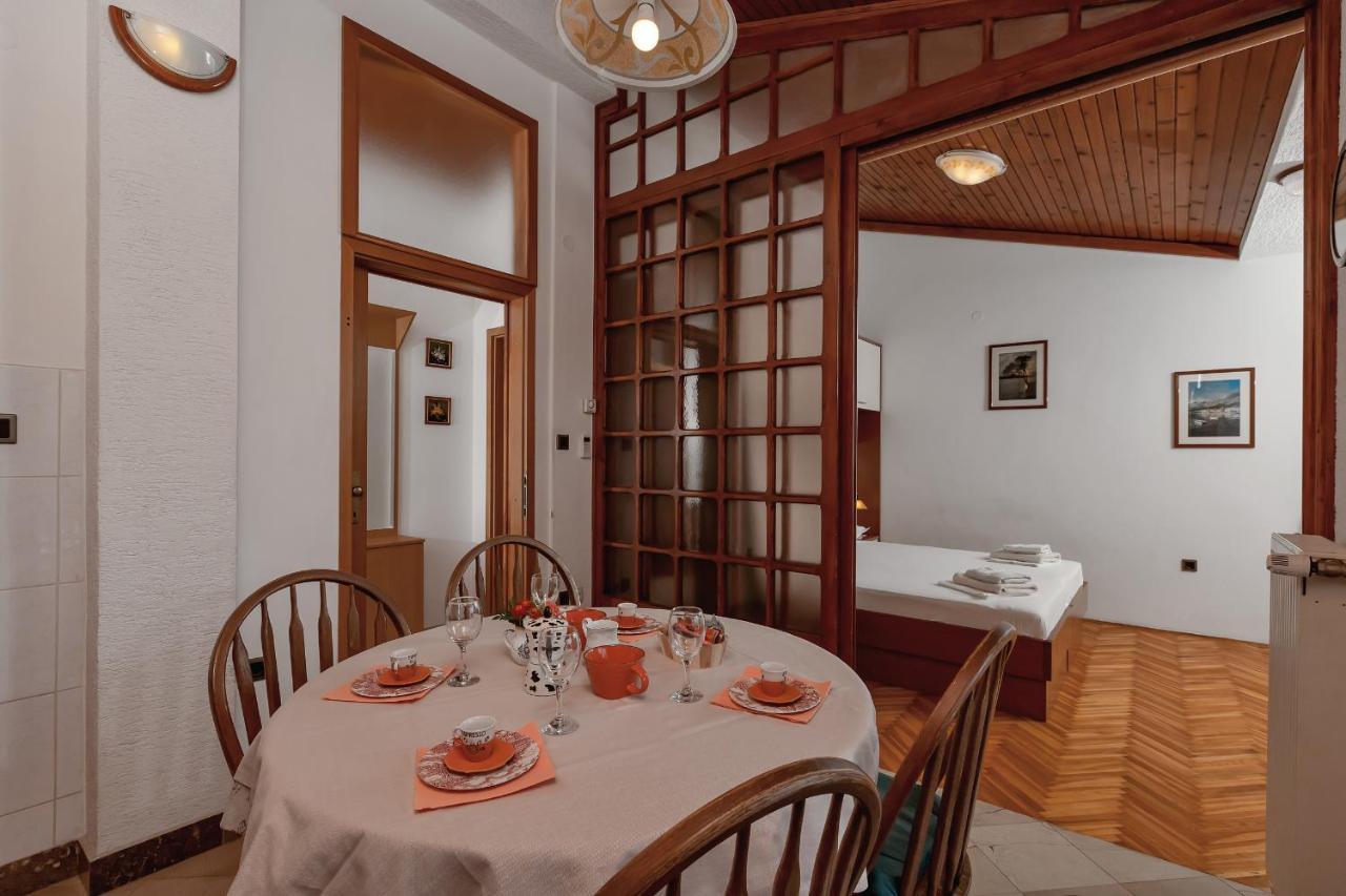 Apartments Carmen Макарска Екстериор снимка