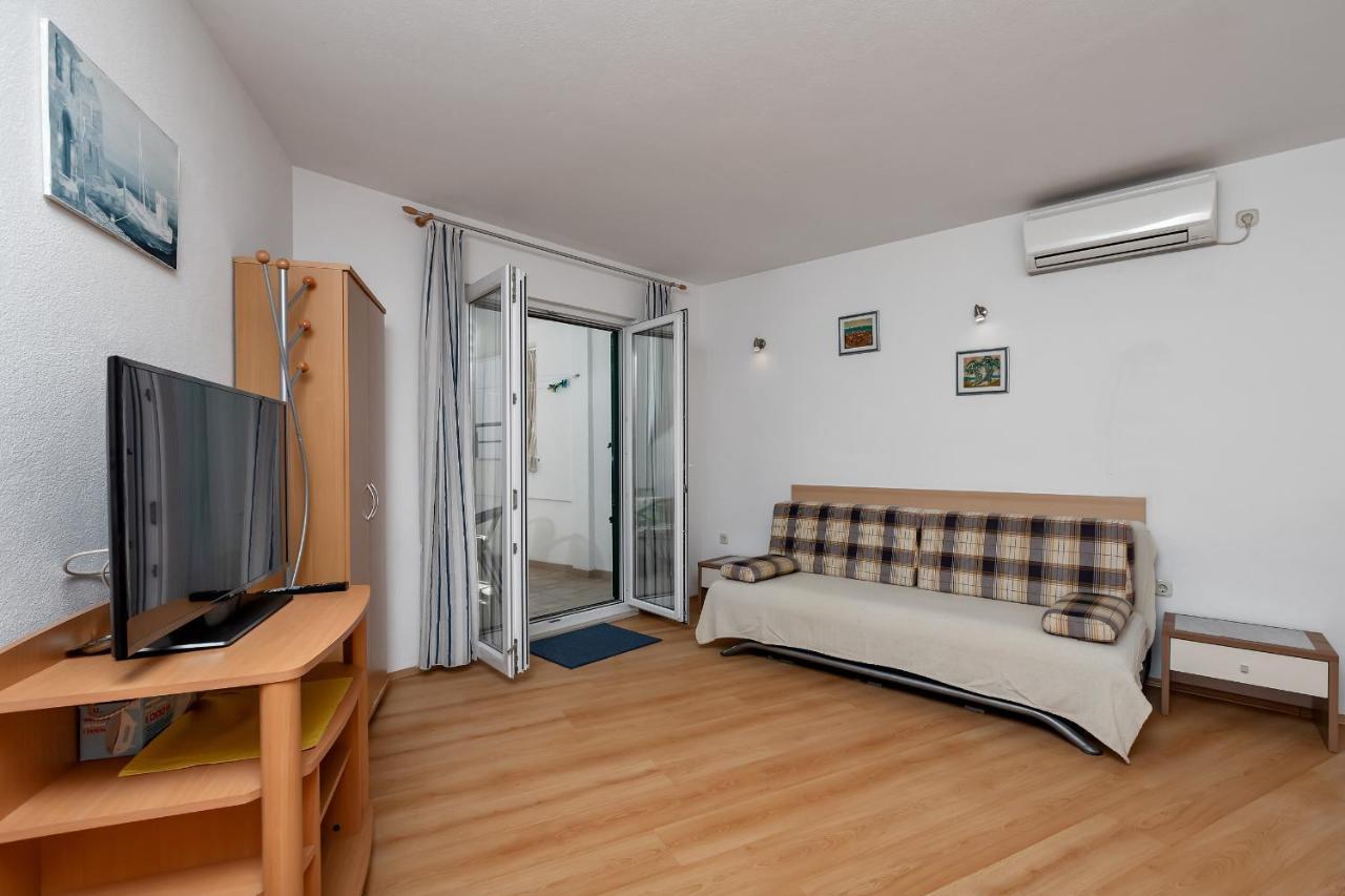 Apartments Carmen Макарска Екстериор снимка