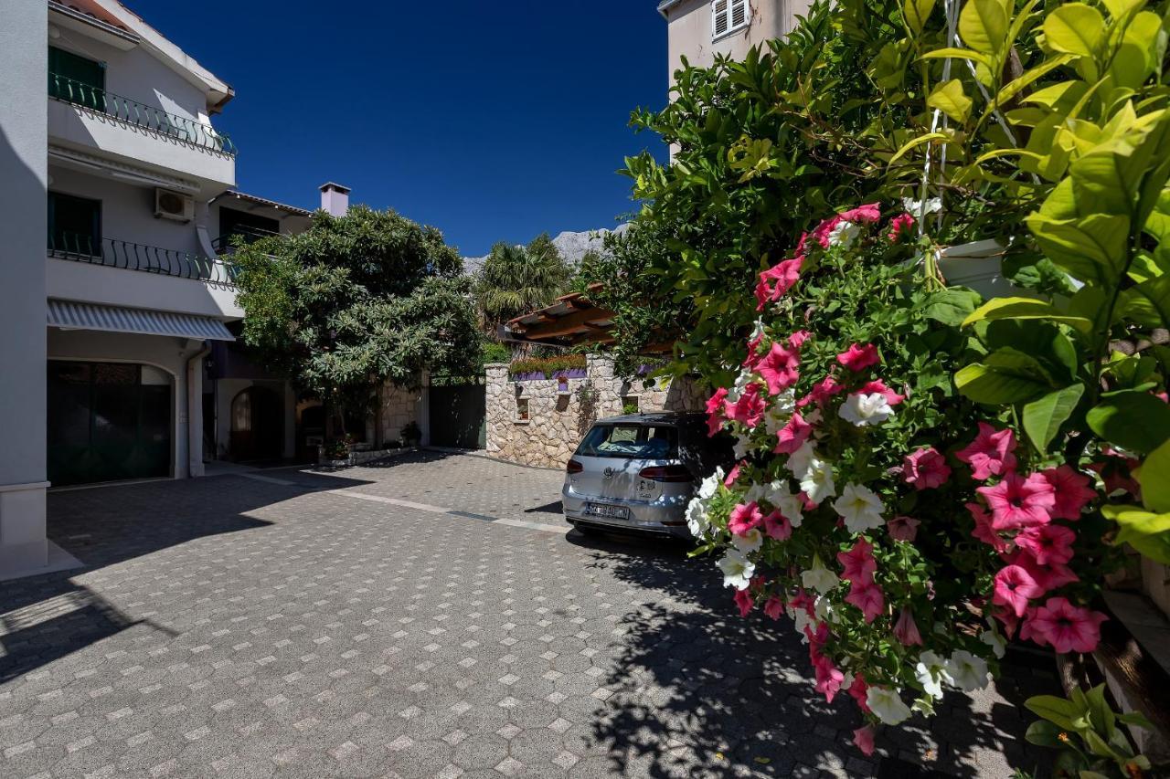 Apartments Carmen Макарска Екстериор снимка