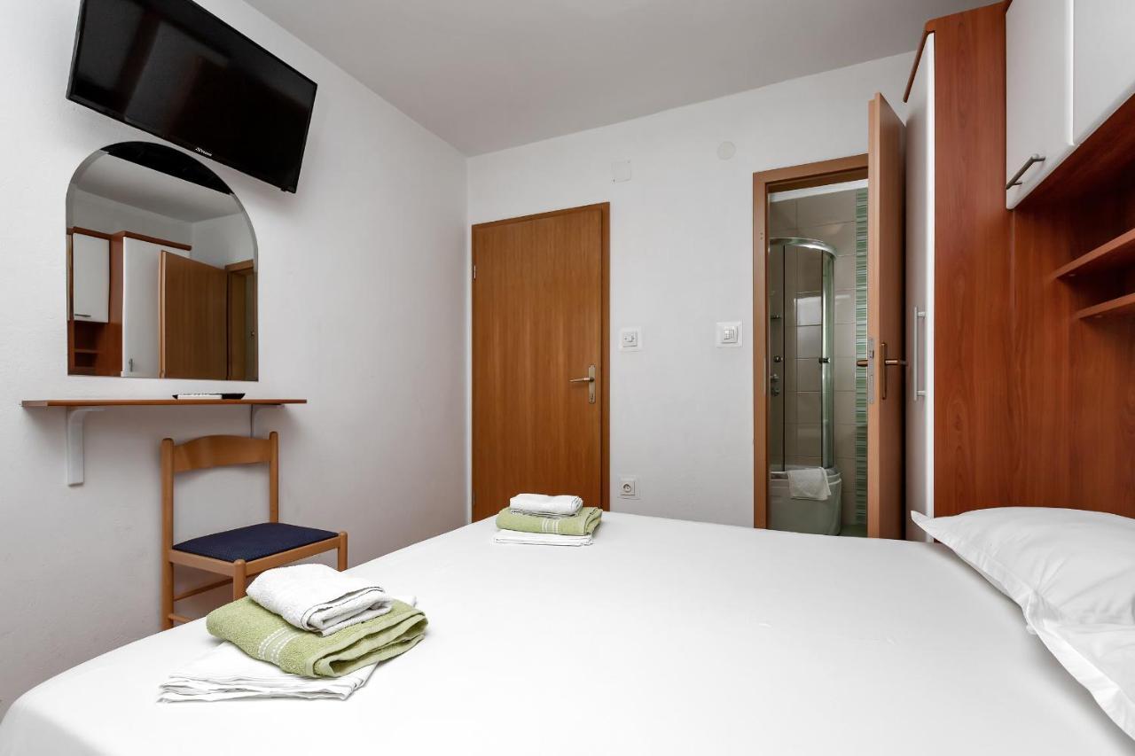Apartments Carmen Макарска Екстериор снимка