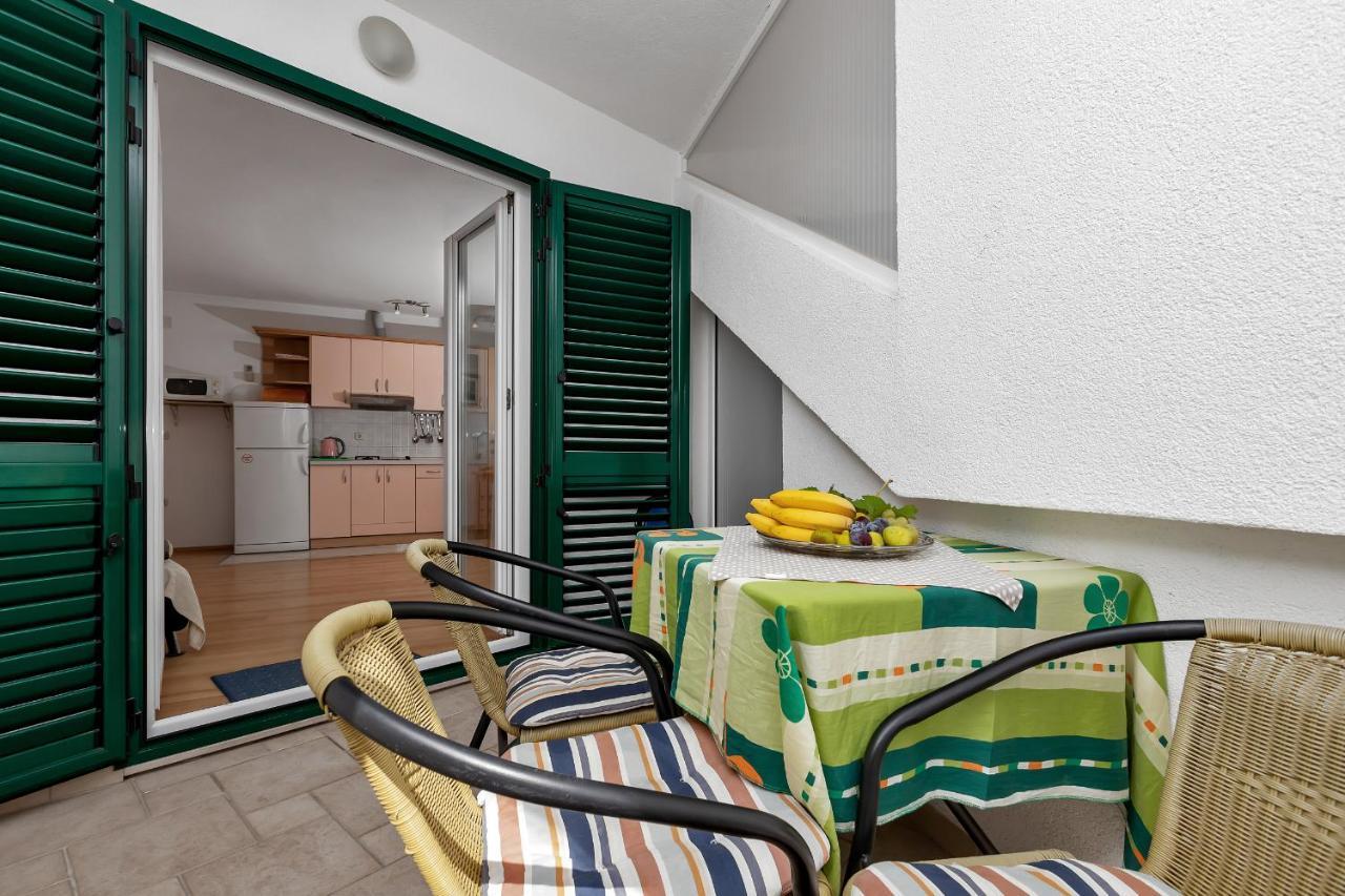 Apartments Carmen Макарска Екстериор снимка