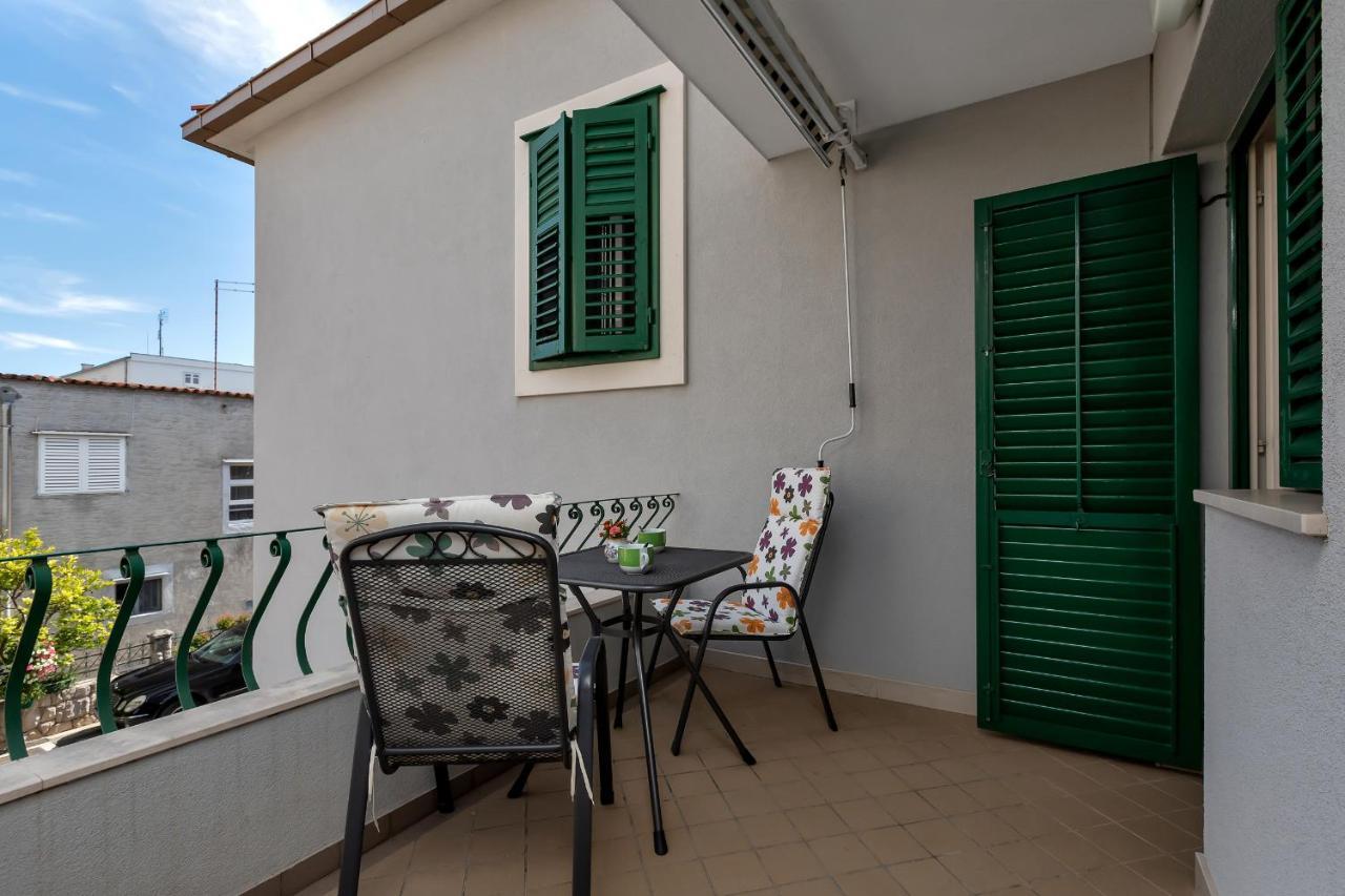 Apartments Carmen Макарска Екстериор снимка