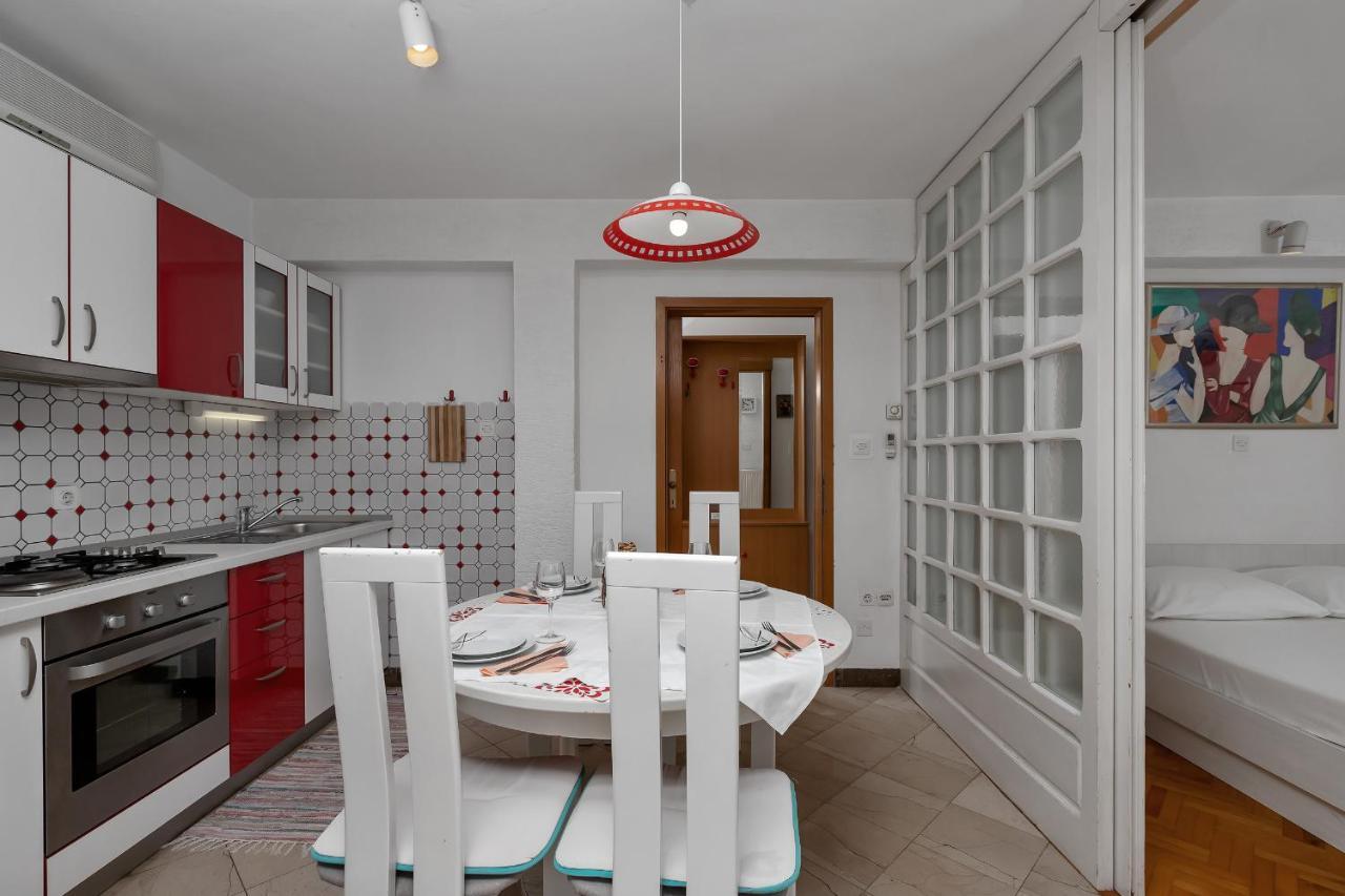 Apartments Carmen Макарска Екстериор снимка