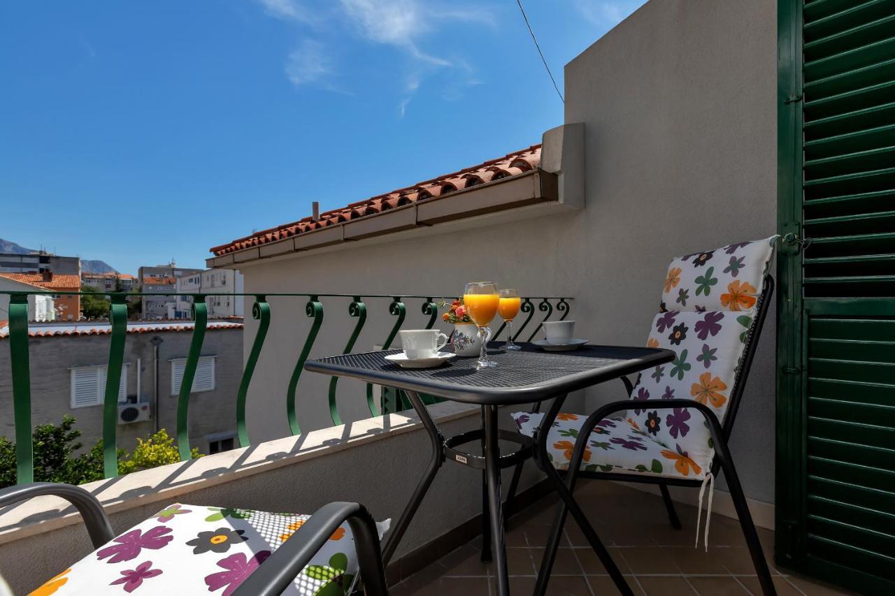 Apartments Carmen Макарска Екстериор снимка