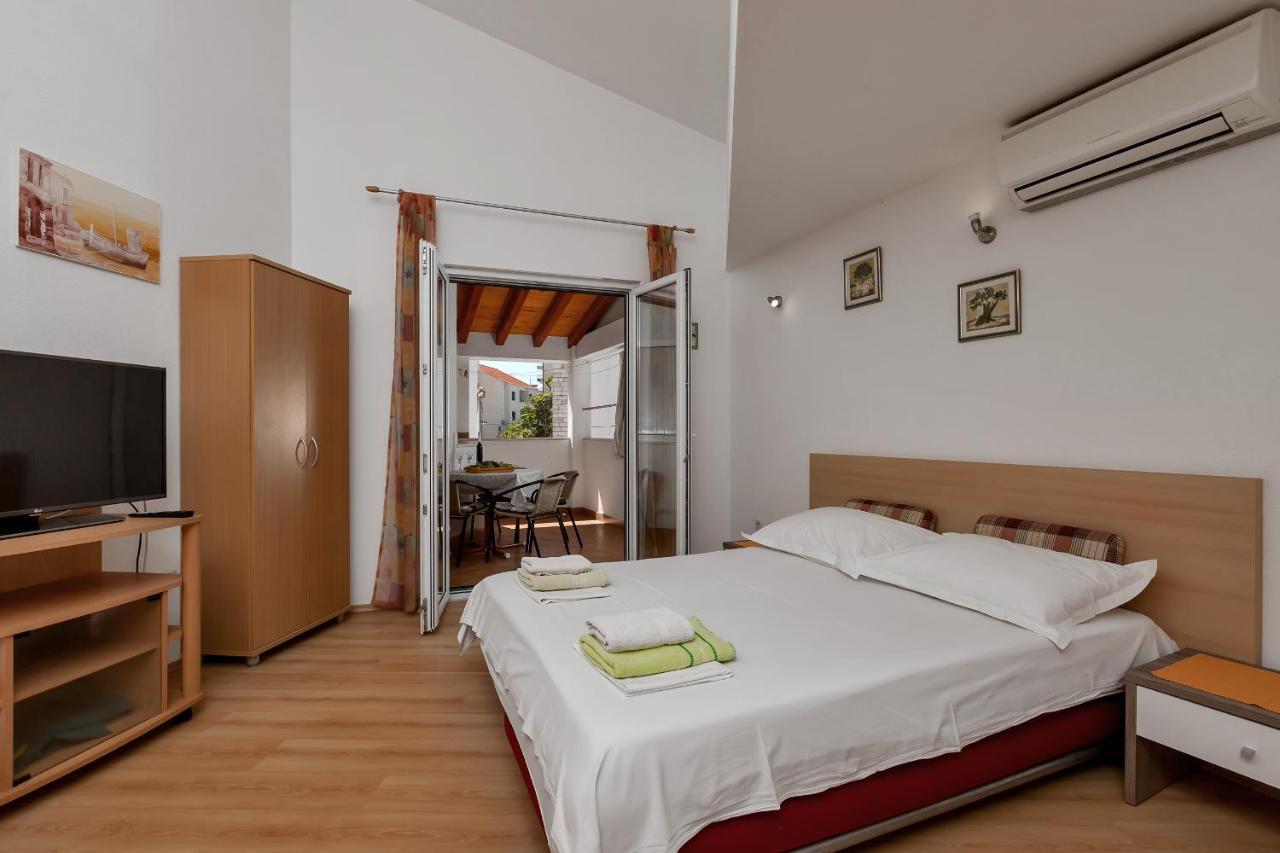 Apartments Carmen Макарска Екстериор снимка